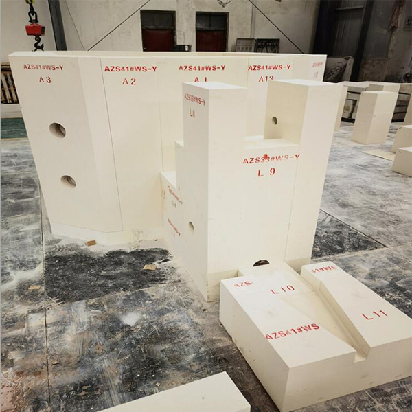 High-grade fused cast AZS 33 refractory brick