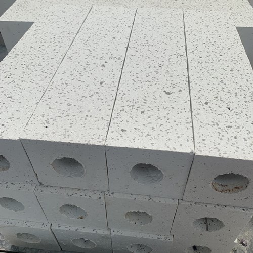 Sillimanite refractory brick