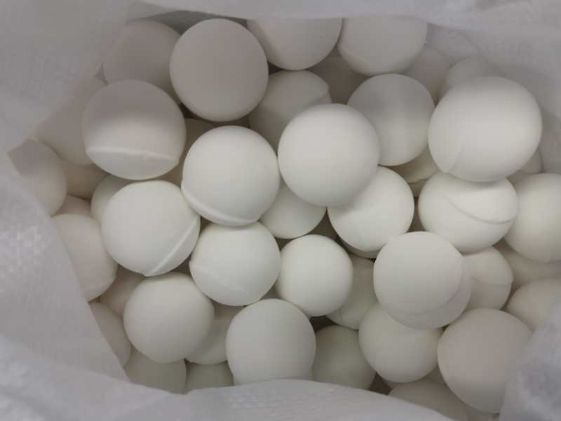 Alumina grinding balls